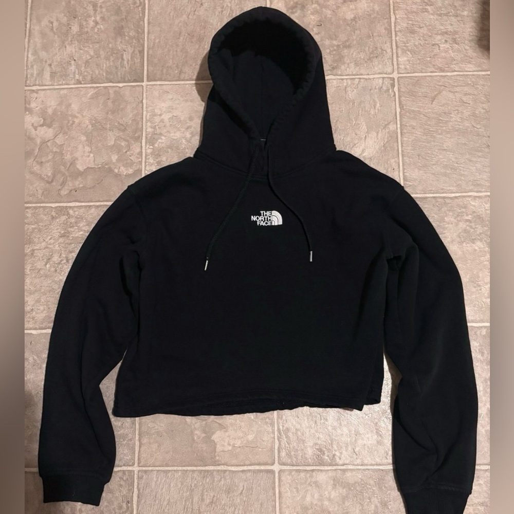 ☘️SOLD ON Ⓜ️ERC 1/5/26Women’s The North Face Cropped Hoodie (Med)